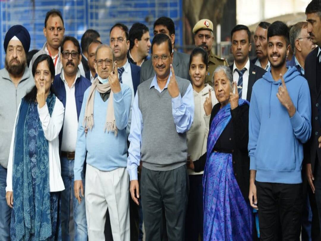 MCD Election 2022 Delhi CM Arvind Kejriwal says dont vote for those who are corrupt after he casts vote Delhi MCD Election 2022: 'దిల్లీని క్లీన్ చేసేందుకు ఇదో మంచి అవకాశం- వారికి ఓటెయ్యొద్దు'