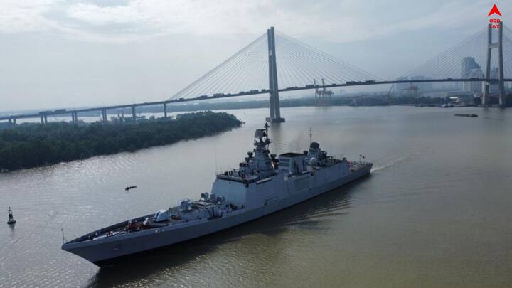 একদিনে বঙ্গোপসাগর। একদিকে ভারত মহাসাগর। আর এক দিকে আরবসাগর। ভারতের তিনদিকই সমুদ্রে ঘেরা। জলসীমা থাকলে তা যেমন ব্যবসা-বাণিজ্যের জন্য অত্যন্ত সুবিধাজনক। তেমনই দেশের প্রতিরক্ষার ক্ষেত্রেও বিশেষ গুরুত্বপূর্ণ।