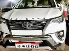 Gujarat Election 2022: ગુજરાતના આ મોટા શહેરમાં ચૂંટણી પહેલા લક્ઝુરિયર્સ કારમાં પકડાયો દારૂ, જાણો વિગત