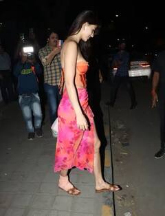 Disha Patani Pics : ਆਫ-ਸ਼ੋਲਡਰ ਕਾਰਸੇਟ ਡਰੈੱਸ 'ਚ ਬੇਹੱਦ ਸਿਜਲਿੰਗ ਦਿਸ਼ਾ ਪਟਾਨੀ ਦਾ ਲੁੱਕ , ਪੈਰ 'ਤੇ ਬੰਨ੍ਹੀ ਪੱਟੀ ਨੇ ਖਿੱਚਿਆ ਧਿਆਨ