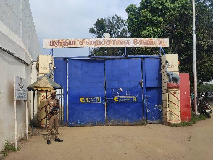 Tamil Nadu Prison Department DGP AMARAESH PUJARI conducted a surprise inspection at the Salem Central Jail TNN தமிழக சிறைத்துறை டிஜிபி அம்ரேஷ் பூஜாரி சேலம் மத்திய சிறையில் திடீர் ஆய்வு