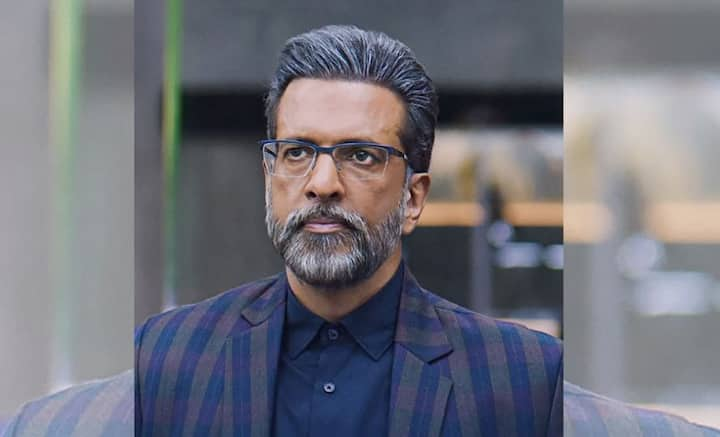 Javed Jaffrey: বিখ্যাত বাবার ছেলে হয়েও, সুবিধা পাননি। লড়াই করতে হয়েছে পরিচিতি পেতে। আজ বলিউডের অন্যতম প্রতিভাশালী অভিনেতা জাভেদ জাফরির জন্মদিন।