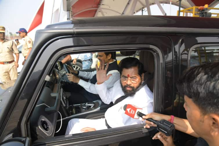 test drive on Nagpur to Shirdi Samriddhi Highway by the Chief Minister Eknath Shinde with Deputy Chief Minister Devendra Fadnavis Samruddhi Mahamarg : मुख्यमंत्री, उपमुख्यमंत्र्यांकडून समृद्धी महामार्गाची 'टेस्ट राईड'; फडणवीसांच्या हाती 'स्टेअरिंग'