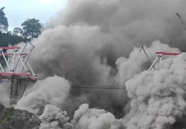 Mount Semeru High Alert After Volcano Eruption, Local People Being Evacuated Mount Semeru High Alert After Volcano Eruption, Local People Being Evacuated