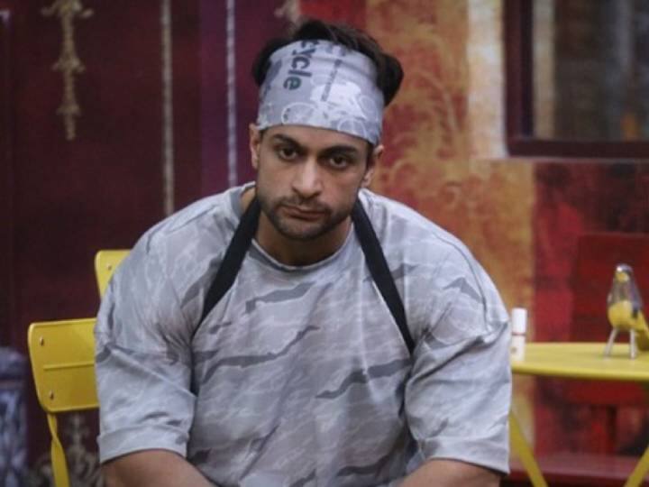 Bigg Boss 16 Salman Khan became angry when Shalin Bhanot get teary to talk about his ex wife Dalljiet Kaur Bigg Boss 16: सलमान खान के सामने एक्स वाइफ की बात करते हुए रो पड़े शालीन, भाईजान ने यूं किया रिएक्ट