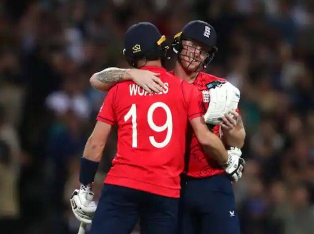 ਇਸ ਸਾਲ ਆਸਟ੍ਰੇਲੀਆ 'ਚ ਹੋਏ ਟੀ-20 ਵਿਸ਼ਵ ਕੱਪ 2022 'ਚ ਇੰਗਲੈਂਡ ਨੇ ਇਤਿਹਾਸ ਰਚਿਆ ਅਤੇ ਦੂਜੀ ਵਾਰ ਵਿਸ਼ਵ ਕੱਪ ਦਾ ਖਿਤਾਬ ਜਿੱਤਿਆ। ਇੰਗਲੈਂਡ ਨੇ ਫਾਈਨਲ ਮੈਚ 'ਚ ਪਾਕਿਸਤਾਨ ਨੂੰ ਹਰਾ ਕੇ ਇਹ ਰਿਕਾਰਡ ਬਣਾਇਆ ਸੀ। ਵੈਸਟਇੰਡੀਜ਼ ਤੋਂ ਬਾਅਦ ਇੰਗਲੈਂਡ ਦੂਜੀ ਟੀਮ ਬਣ ਗਈ ਹੈ ਜਿਸ ਨੇ ਦੋ ਟੀ-20 ਵਿਸ਼ਵ ਕੱਪ ਖਿਤਾਬ ਜਿੱਤੇ ਹਨ।