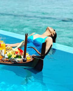 Rashmi Gautham: స్విమ్మింగ్ పూల్‌లో రష్మి అందాల జాతర