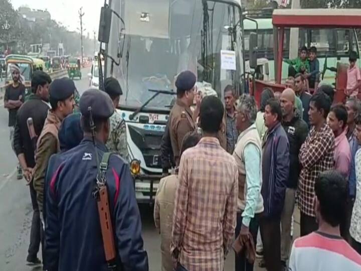 Jehanabad: Fight Between Jehanabad Nagar Thana Police and Homeguard Jawan Going For Kurhani By Elections 2022 ann Jehanabad News: कुढ़नी उपचुनाव में जा रहे होमगार्ड जवान और नगर थाना की पुलिस में मारपीट, सड़क पर जमकर हंगामा