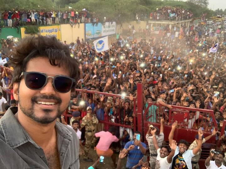 நெய்வேலியில் ரசிகர்களுடன் விஜய்..