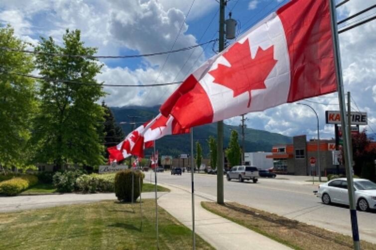 Canada Government announced spouses living on Open Work Permit will be allowed to work in Canada ਕੈਨੇਡਾ 'ਚ ਨੌਕਰੀ ਕਰਨ ਵਾਲੇ ਭਾਰਤੀਆਂ ਲਈ ਖ਼ੁਸ਼ਖ਼ਬਰੀ ! ਸਾਲ 2023 ਤੋਂ ਹੁਣ ਪਤੀ-ਪਤਨੀ ਨੂੰ ਵੀ ਕੰਮ ਕਰਨ ਦੀ ਹੋਵੇਗੀ ਇਜਾਜ਼ਤ