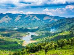 Tour Package: नए साल में मेघालय की खूबसूरती का लेना चाहते हैं मजा, इस IRCTC पैकेज में कराएं बुकिंग, जानें डिटेल्स