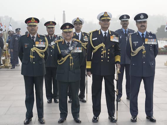  CDS Gen Anil Chauhan, Navy & IAF Chiefs Pay Tributes At National War Memorial — SEE PICS