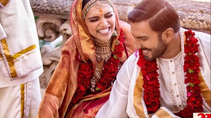 दीपिका पादुकोण ने अपनी शादी में कोंकणी रसम के लिए सब्यसाची की डिजाइन की हुई ब्रंट ऑरेंज कलर की ब्रोकेड silk कांजीवरम साड़ी पहनी थी.