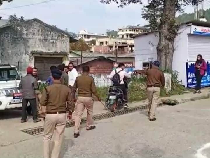 Champawat Uttarakhand Police checking campaign road accidents 7 minor found driving Lohaghat area ANN Champawat News: नाबालिगों के हाथ में गाड़ी की चाबी देनें से पहले पढ़ लें ये खबर, पुलिस कर रही कार्रवाई