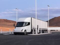Tesla Semi Truck: 805 किमीची मिळणार जबरदस्त रेंज, टेस्लाचा इलेक्ट्रिक ट्रक सेमी लॉन्च