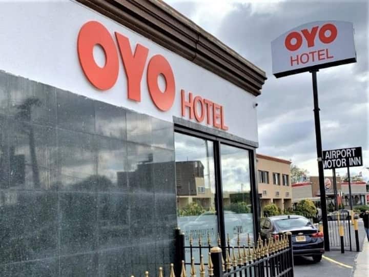 OYO Layoffs IPO-bound Oyo to downsize 10 Percent sack 600 employees Across Technology Team OYO Layoffs: ఓయోలోనూ మొదలైన లేఆఫ్‌లు, వేరే ఉద్యోగం వెతుక్కోటానికి సీఈవో సాయం!