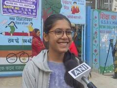 MCD Election 2022: कोई व्हीलचेयर पर वोट डालने पहुंचा तो किसी के हाथ में बंधी थी पट्टी, दिल्लीवालों ने दिखाया मतदान को लेकर जोश