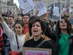 ईरान: हिज़ाब के विरोध के आगे आखिरकार क्यों झुक गई कट्टरपंथी सरकार?