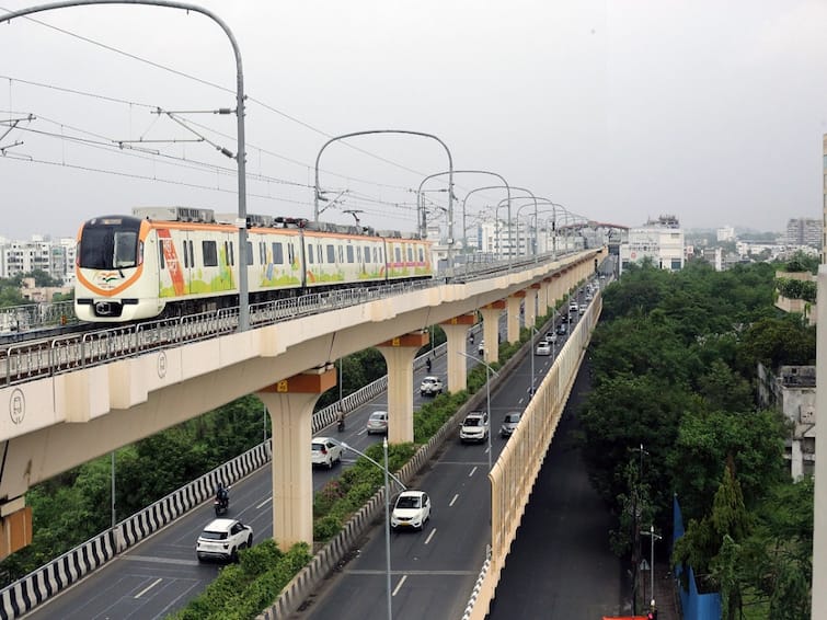 Maha Metro Nagpur double decker via duct placed in Guinness World Records latest marathi news Nagpur: अभिमानास्पद...! नागपूर मेट्रोच्या 'डबल डेकर व्हाया-डक्ट'ला गिनिज बुक ऑफ वर्ल्ड रेकॉर्डमध्ये स्थान