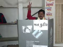 PHOTOS: वोट देने पहुंच रहे तमाम बड़े नेता, पीएम मोदी से लेकर सीएम भूपेंद्र पटेल ने किया मतदान, देखें तस्वीरें