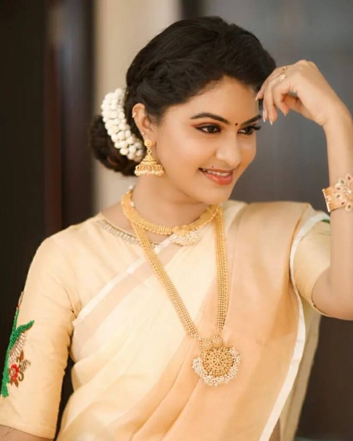 மன்மதன் பின்னும் வலையா... உன்னைத்தேடும் கண்கள்...