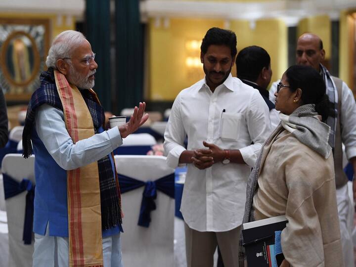 PM Modi with West Bengal Chief Minister Mamata Banerjee and Andhra Pradesh Chief Minister YS Jagan Mohan Reddy. Various political leaders along with chief ministers of several states attended the all-party meeting that was held today to discuss aspects relating to India’s G20 Presidency. The meeting was chaired by PM Narendra Modi. (Image Source: ANI)