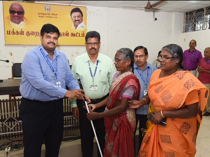 கரூர் மக்கள் குறைதீர்க்கும் நாள் கூட்டம் - 27 பயனாளிகளுக்கு ரூ.77.20 இலட்சம் மதிப்பீட்டில்  அரசு நலத்திட்டங்கள்