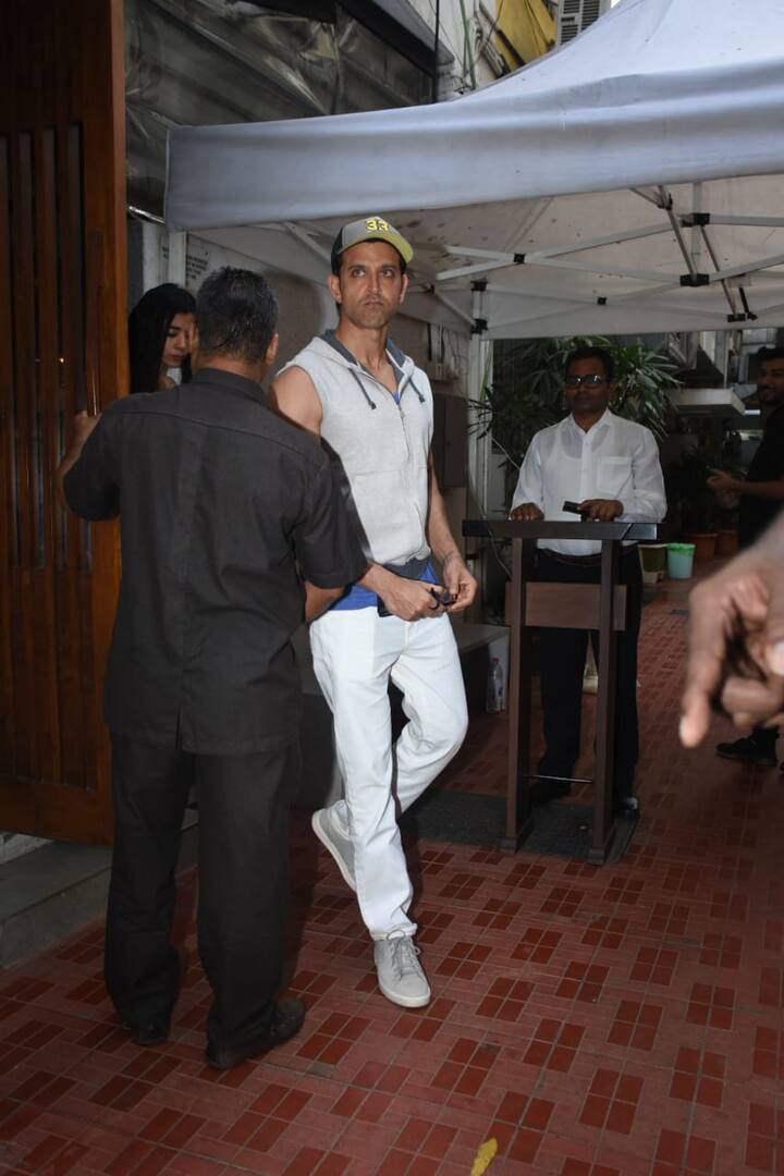 बता दें कि, ऋतिक ने 20 दिसंबर 2000 को सुजैन खान से शादी की थी. वहीं साल 2014 में दोनों ने तलाक ले लिया.