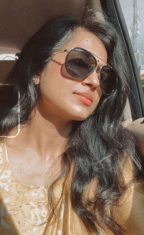 குடும்பத்துடன் காரில் சென்ற போது..