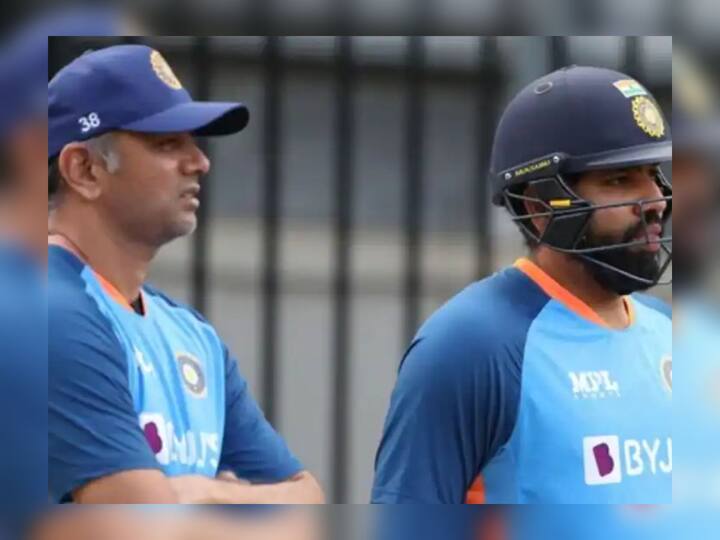 Team India may get new T20 Coach Bcci may appoint new coach in place of rahul dravid New T20I Coach : टीम इंडियाला लवकरच मिळू शकतो नवा टी20 कोच, राहुल द्रविडची जागा धोक्यात, धोनीचं नाव चर्चेत