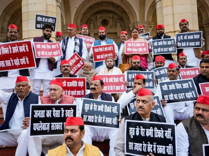 Lucknow Uttar Pradesh Sp Mlas Staged Sit In Vidhan Bhavan Premises Before Assembly Winter