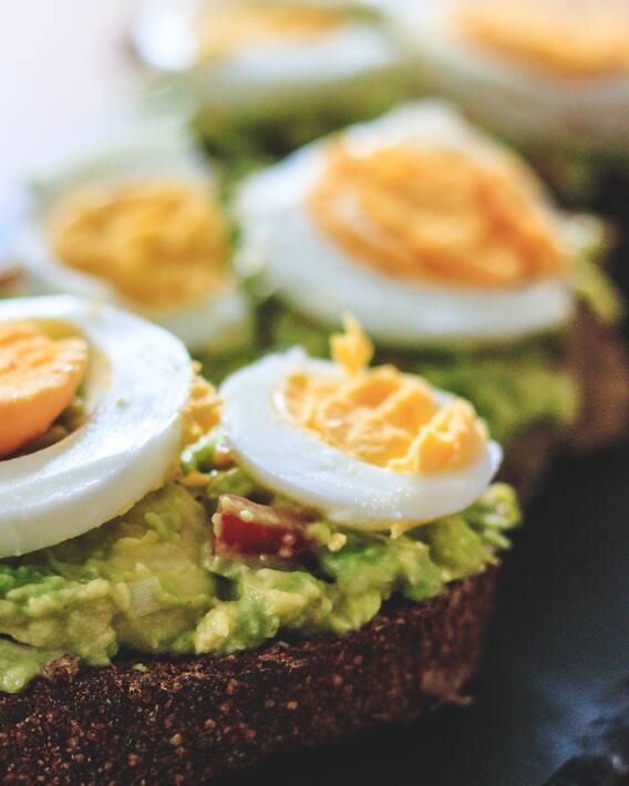 उबले अंडे: सर्दियों में जरूर खाएं उबले अंडे, सेहत को होते हैं जादुई फायदे!