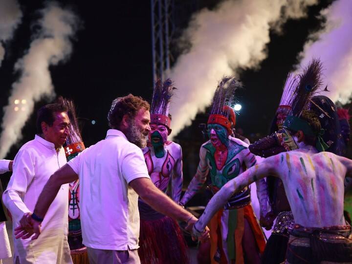 Bharat Jodo Yatra: राजस्थान में 'भारत जोड़ो यात्रा' का कांग्रेस के नेताओं ने जोरदार स्वागत किया. इसके साथ ही वेलकम सभा में सहरिया नृत्य के साथ राहुल गांधी का स्वागत किया गया.