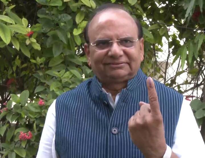 दिल्ली के उपराज्यपाल विनय कुमार सक्सेना ने अहमदाबाद में मतदान किया. उन्होंने कहा, 