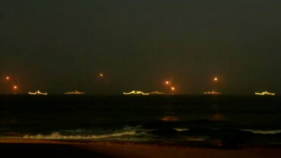 Naval Ships Illuminated : ఇండియన్ నేవీ వేడుకల్లో ఎలక్ట్రిక్ లైట్స్ షో | ABP Desam