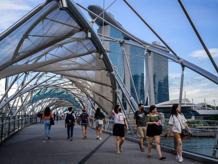 Singapore Could See New Covid Wave, Health Minister Says Should Watch If New Variants Emerge In Winter Singapore Expects A New Covid Wave With Increased Travel And Year-End Festivities
