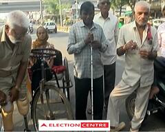 Gujarat Election 2022: અમદાવાદની આ બેઠક પર કોઈએ ટ્રેસિકલ તો કોઈએ ખાસ પ્રકારના વાહનમાં આવી કર્યું વોટિંગ