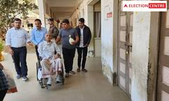 Gujarat Election 2022: ડીસામાં 80 વર્ષીય દર્દીએ આ રીતે કર્યું વોટિંગ, પૂરી પાડી અનોખી મિસાલ
