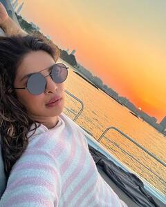 Pics: દુબઇમાં વેકેશન એન્જૉય કરતી જોવા મળી Priyanka Chopra, જુઓ દિલકશ અંદાજ