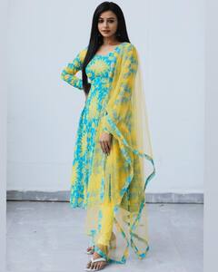 பொன் மஞ்சள் பூவே... பாக்கியலட்சுமி திவ்யா கணேஷ் கலக்கல் ஃபோட்டோஸ்!