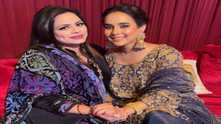 punjabi singer sunanda sharma shares photo with gurlej akhtar singer shower sunanda with love and blessings Sunanda Sharma: ਸੁਨੰਦਾ ਸ਼ਰਮਾ ਤੇ ਗੁਰਲੇਜ ਅਖਤਰ ਨੇ ਇੱਕ ਦੂਜੇ ‘ਤੇ ਲੁਟਾਇਆ ਖੂਬ ਪਿਆਰ, ਤਸਵੀਰਾਂ ਕੀਤੀਆਂ ਸ਼ੇਅਰ