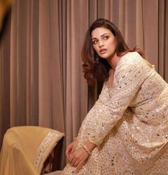 Himanshi Khurana Pics: पंजाबी एक्ट्रेस हिमांशी खुराना ने फिर ढाया देसी लुक में कहर, तस्वीरों से नहीं हटेंगी नजरें