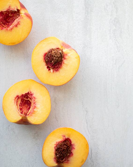 Health Tips: इन फलों को छीलकर खाने की गलती न करें, नहीं तो..