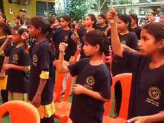 इंदौर: 48 लाख मूकबधिर बच्चों को मिला राष्ट्रगान गाने का अधिकार, साइन लैंग्वेज में गाया 'जन-गण-मन', पुलिस बनी साक्षी