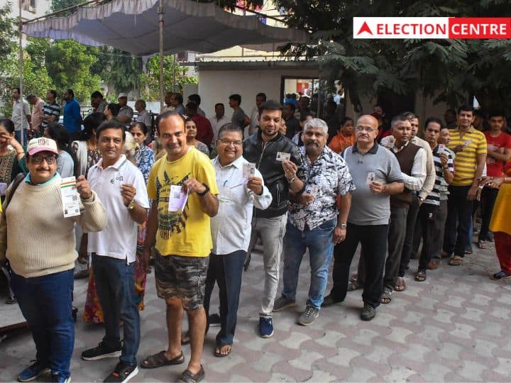 Gujarat Election 2022 58 68 percent polling recorded till 5pm in the second phase marathi news Gujarat Election 2022: गुजरातमध्ये दुसऱ्या टप्प्यातील मतदान संपलं, 93 जागांसाठी 59 टक्के मतदानाची नोंद