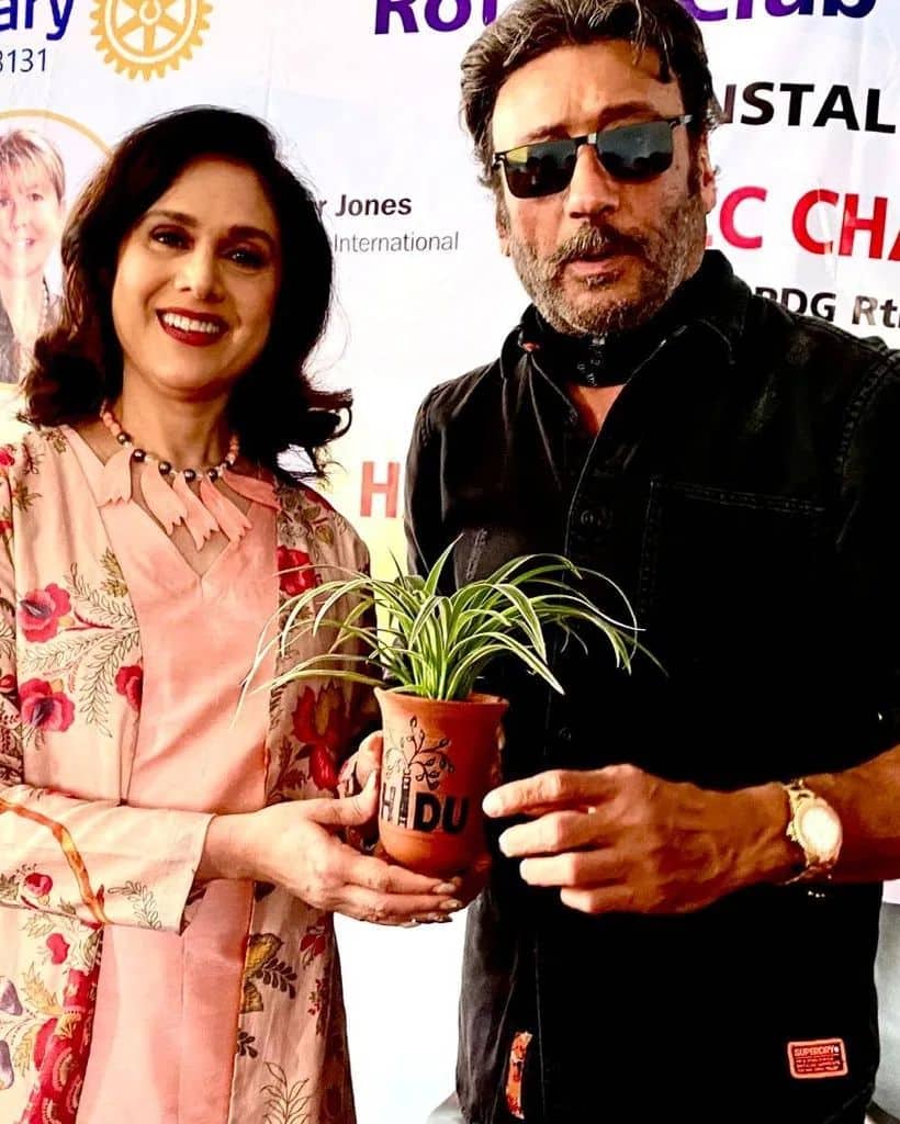 Jackie Shroff और Meenakshi Seshadri लंबे अर्से बाद साथ आए नजर, एक्टर ने तस्वीरें शेयर कर लिखा- 