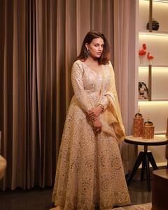 Himanshi Khurana Pics: પંજાબી અભિનેત્રી હિમાંશી ખુરાનાએ દેશી લુકમાં વર્તાવ્યો કહેર