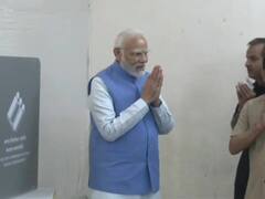 PM Modi Photos: पीएम मोदी ने डाला वोट, जनता ने लगाए  'मोदी-मोदी' के नारे, तस्वीरों में देखिए खास अंदाज