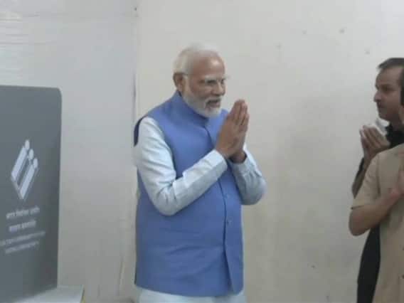 Gujarat Election 2022: पीएम मोदी ने डाला वोट, जनता ने लगाए 'मोदी-मोदी' के नारे, तस्वीरों में देखिए खास अंदाज Gujarat Election 2022: पीएम मोदी ने डाला वोट, जनता ने लगाए 'मोदी-मोदी' के नारे, तस्वीरों में देखिए खास अंदाज