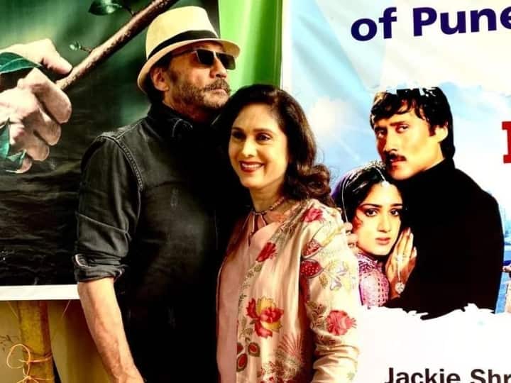Jackie Shroff and Meenakshi Seshadri were seen together after a long time in Pune Event see pics Jackie Shroff और Meenakshi Seshadri लंबे अर्से बाद साथ आए नजर, एक्टर ने तस्वीरें शेयर कर लिखा- 